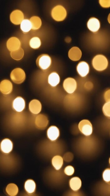 Bokeh dorato su uno sfondo nero luci di Natale sfocate sfondo di Natale di Capodanno festivo