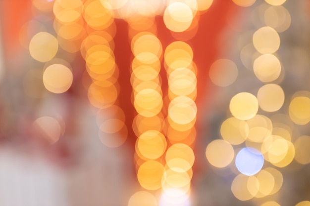 Bokeh luminoso dorato per sfondo di luci natalizie o sfondo natalizio