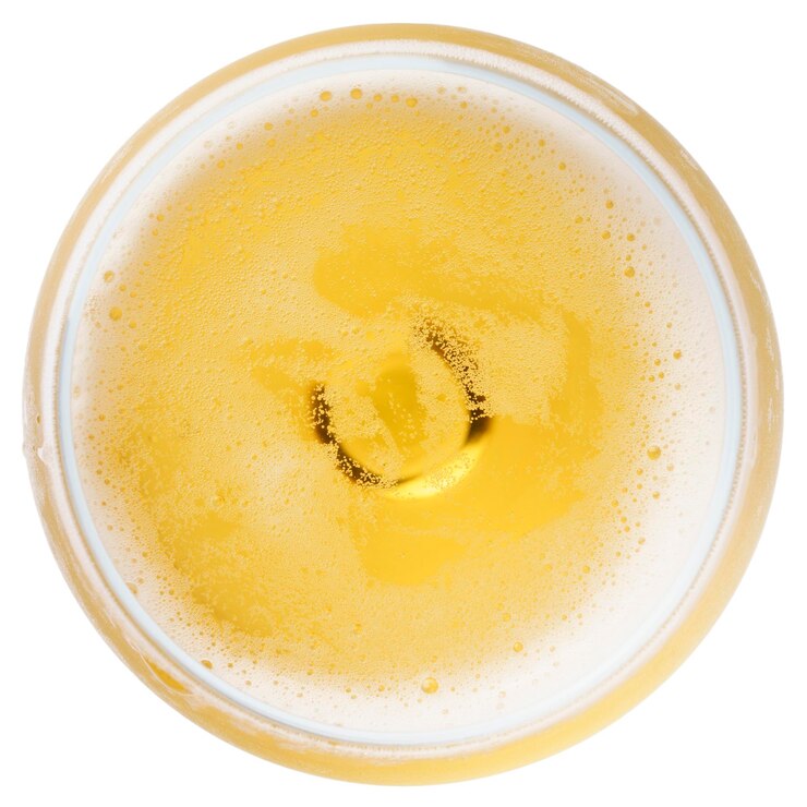 Foto bolle di birra in bicchiere di birra leggera