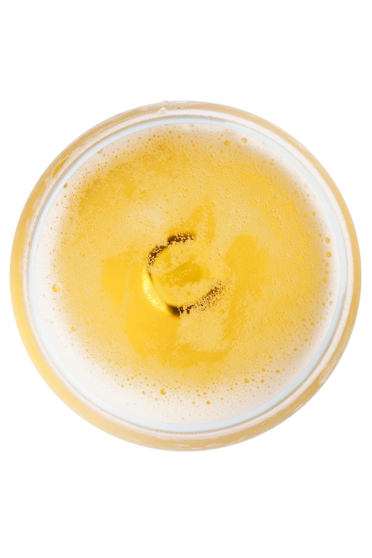 Foto bolle di birra in bicchiere di birra leggera