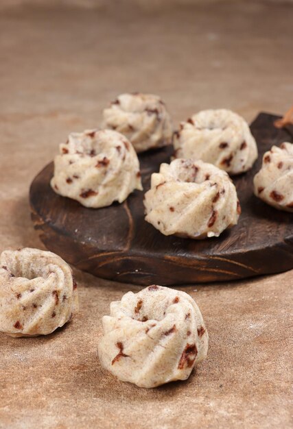 Bolu kukus pisang mesis o Mini bundt Banana Pan di Spagna al vapore con granelli di cioccolato