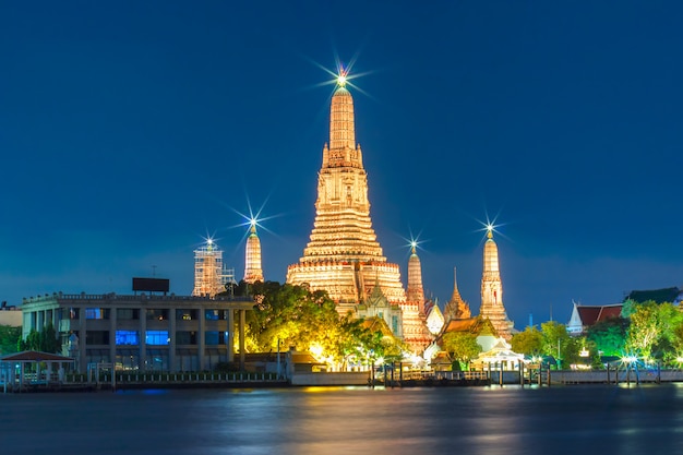 Bombarda di Wat Arun a Bangkok, Tailandia