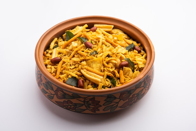 Bombay mix o Chanachur o Chiwda o farsan è un mix di snack indiano, popolare cibo per l'ora del tè dall'India