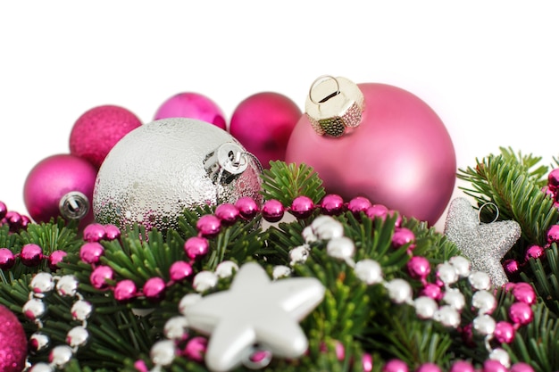 Bordo degli ornamenti di Natale rosa e argento su bianco isolato