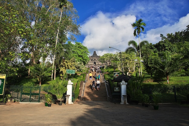 Borobudur, il grande tempio buddista in Indonesia