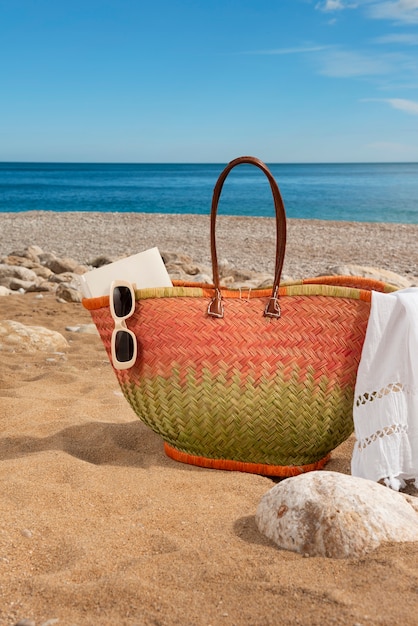 Borsa da spiaggia con still life essenziale