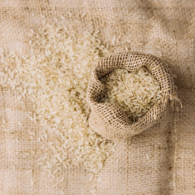 Borsa di lino con riso