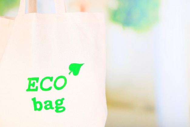 Borsa ecologica sullo sfondo naturale