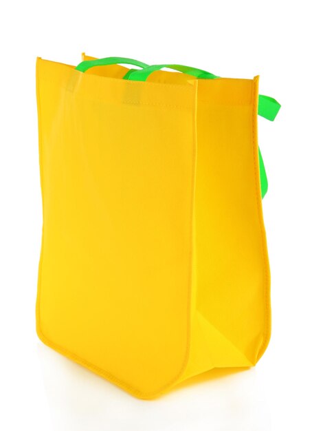 Borsa gialla con maniglie verdi isolate su bianco