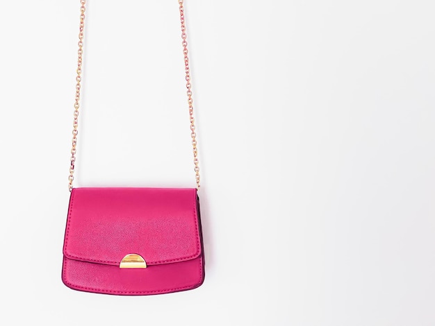 Borsa in pelle rosa alla moda con dettagli dorati come borsa di design e accessori alla moda collezione di borse di moda femminile e stile di lusso