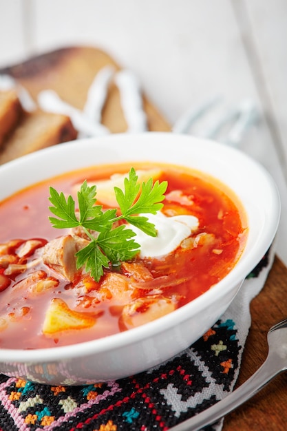 Borsch nazionale ucraino di zuppa di carne con carne