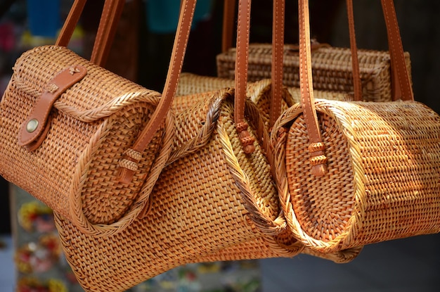 Borse a tracolla in rattan intrecciato a mano balinese