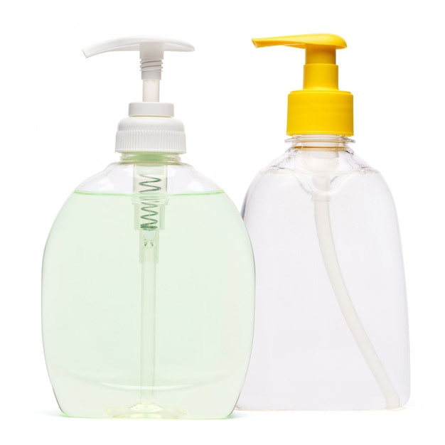 Bottiglia bianca di crema, lozione o sapone liquido isolata su fondo bianco