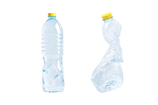 Bottiglia d'acqua in plastica con vuoto stropicciato utilizzato isolato su sfondo bianco riutilizzo riciclare inquinamento ambiente ecologia concetto di rifiuti