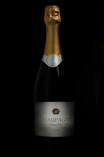 Bottiglia di champagne al buio