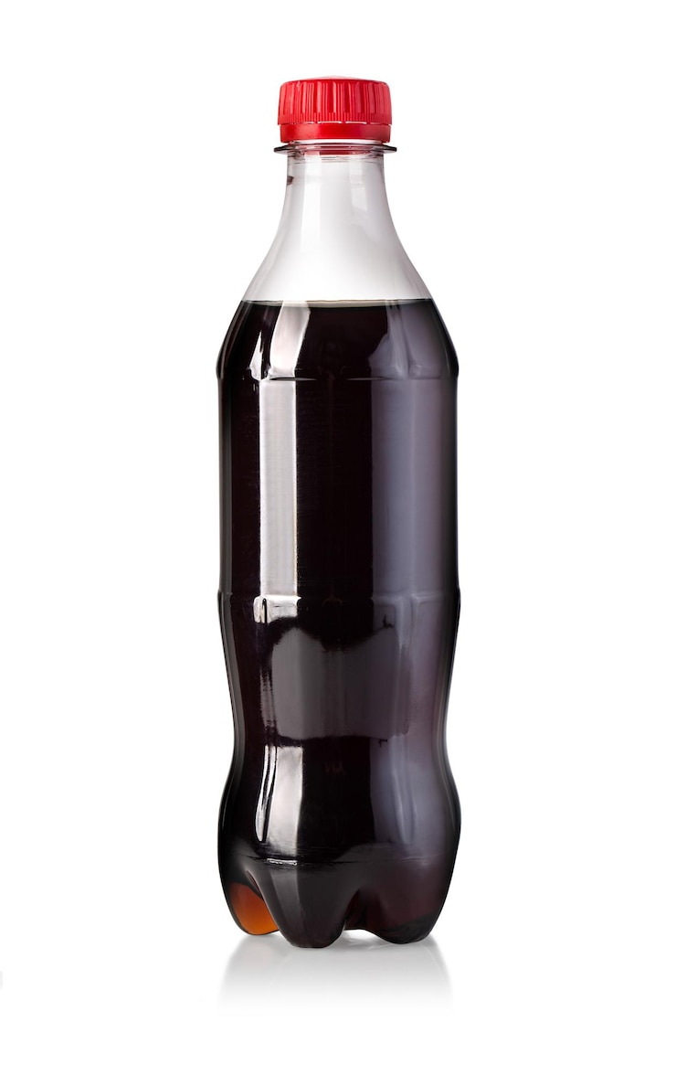 Foto bottiglia di cola isolata su bianco