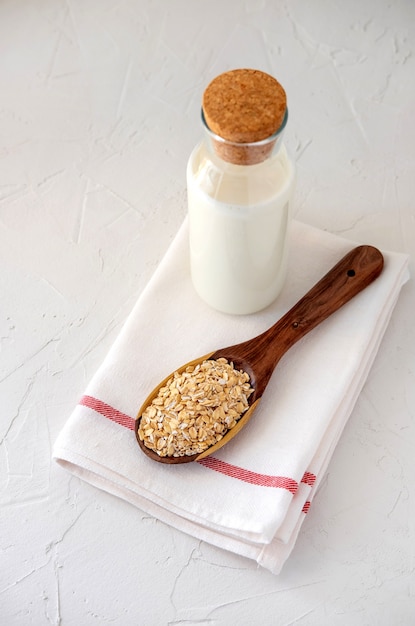 Bottiglia Di Latte Al Grano Vegano. Latte d'avena.