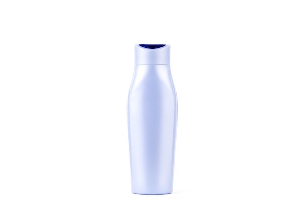 Bottiglia di lozione per shampoo in plastica viola su sfondo bianco