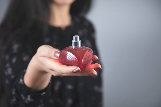 Bottiglia di profumo da donna