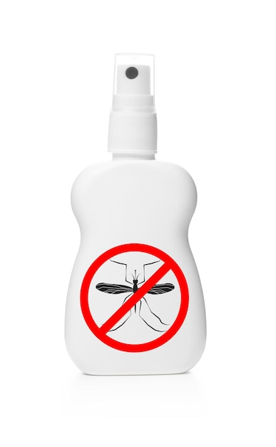 Bottiglia di repellente per insetti su sfondo bianco