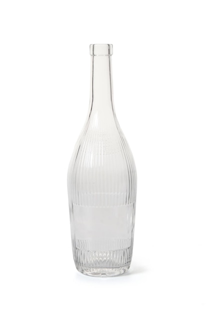 Bottiglia di vetro con steli verticali testurizzati isolati su sfondo bianco