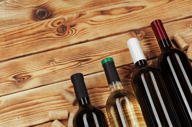 Bottiglia di vino su legno