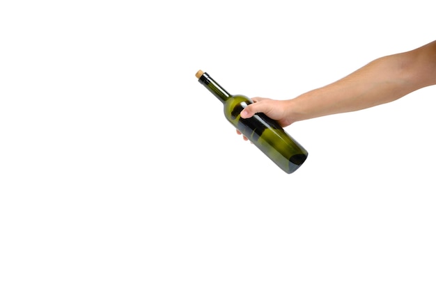 Bottiglia di vino vuota, verde, di vetro a disposizione su un fondo bianco, isolare.