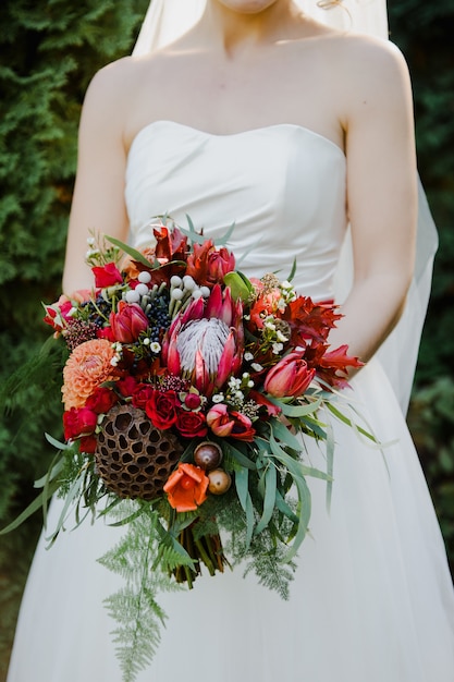 Bouquet da sposa autunnale insolito originale