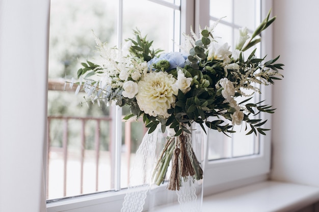 Bouquet da sposa bellissimo rustico