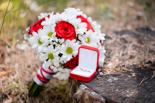 Bouquet da sposa fiori colorati per la sposa