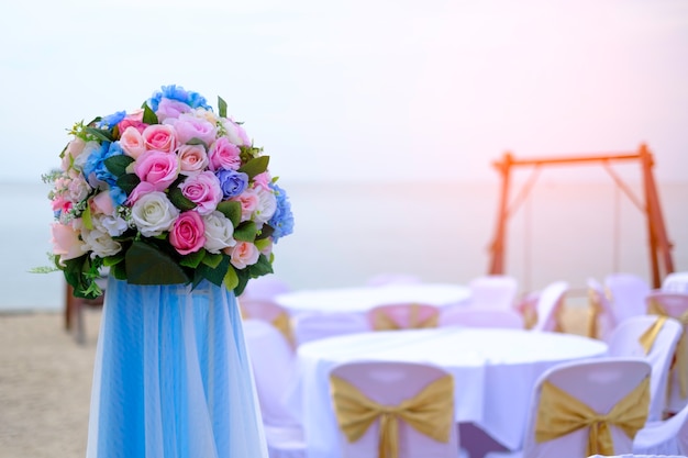 bouquet di fiori e matrimonio sfocatura dello sfondo