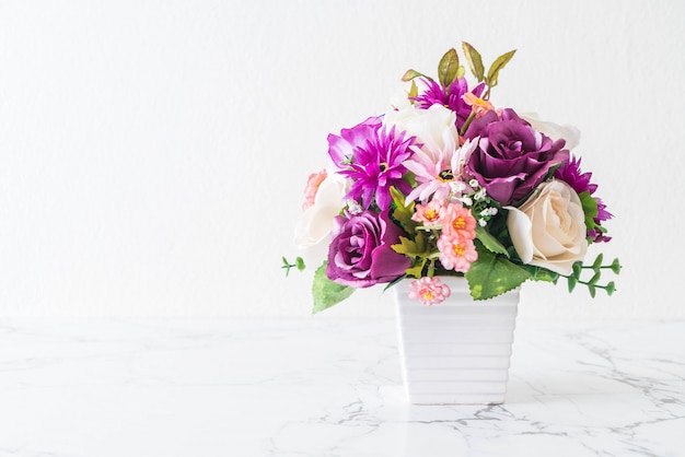 bouquet di fiori in vaso