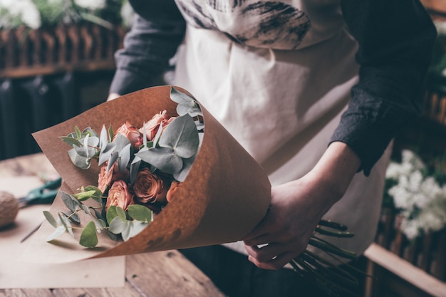 Bouquet di fiori moderno da professionista