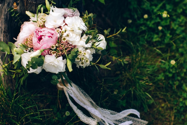 Bouquet di fiori rossi e rosa