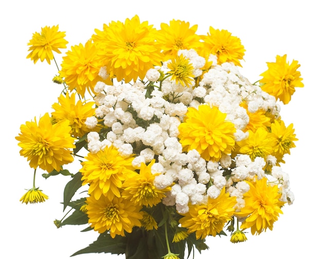 Bouquet di fiori rudbeckia palla d'oro e achillea isolati su sfondo bianco