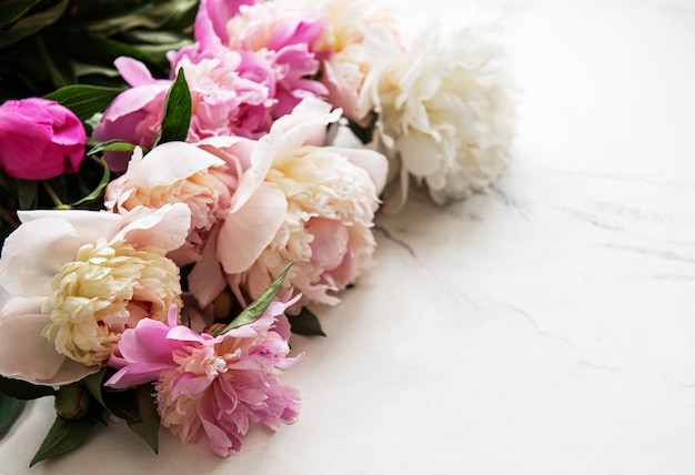 bouquet di peonie rosa