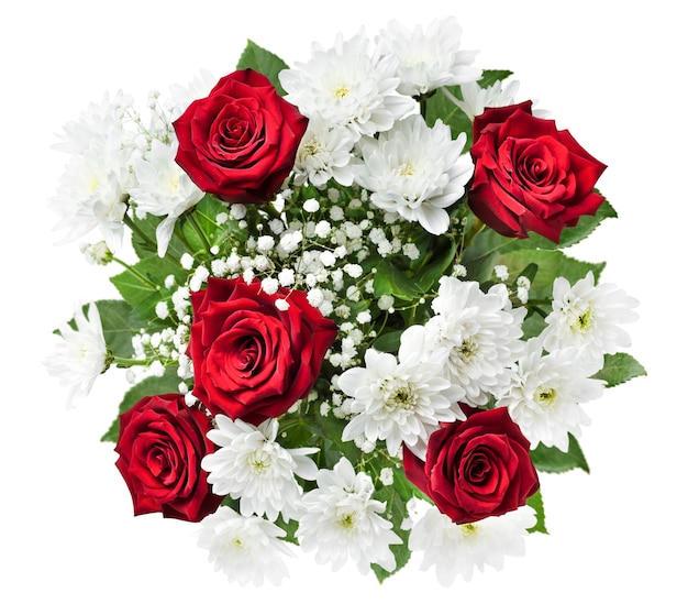 bouquet di rose rosse e crisantemi bianchi su uno sfondo bianco isolato vista dall'alto.