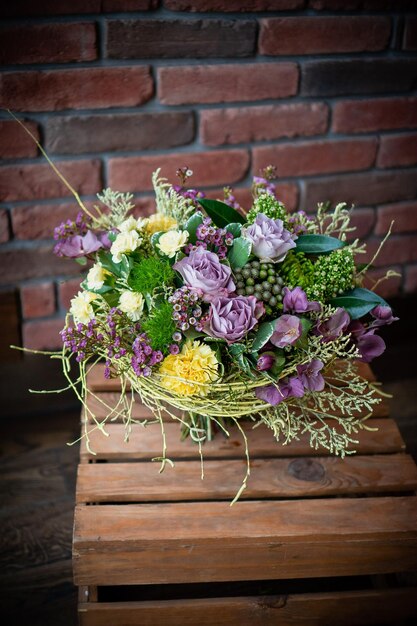 Bouquet floreale di fiori luminosi e splendidi di incantevoli fiori rossi per San Valentino Foto ravvicinata