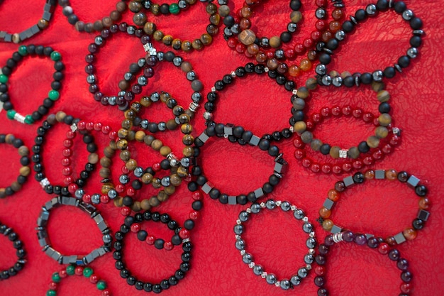 Bracciale di perline di vari colori