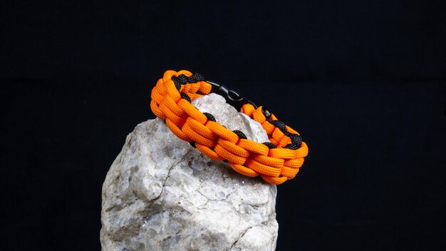 Bracciale in paracord intrecciato