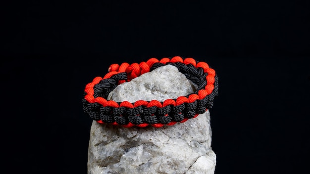 Bracciale in paracord intrecciato