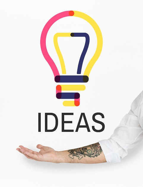Braccio tatuato con un simbolo Idea