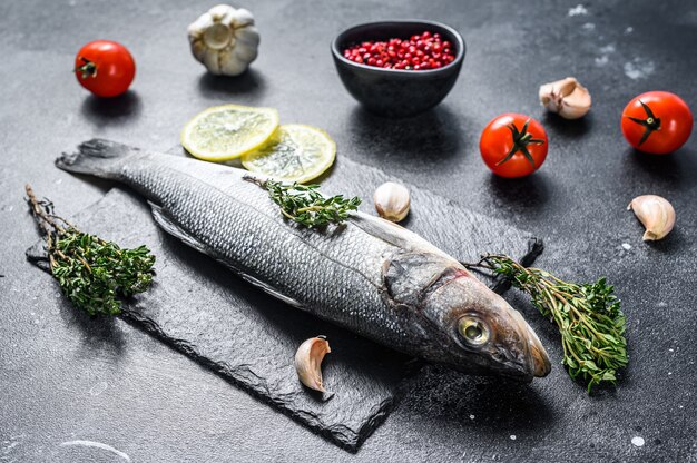 Branzino alle erbe e limone, spigola cruda