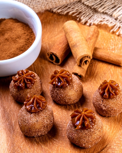 Brigadeiro. Caramelle al cioccolato tradizionali brasiliane.