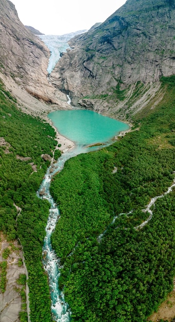 Briksdalsbreen è un braccio ghiacciaio di Jostedalsbreen e un lago Bricsdalsbre Norvegia