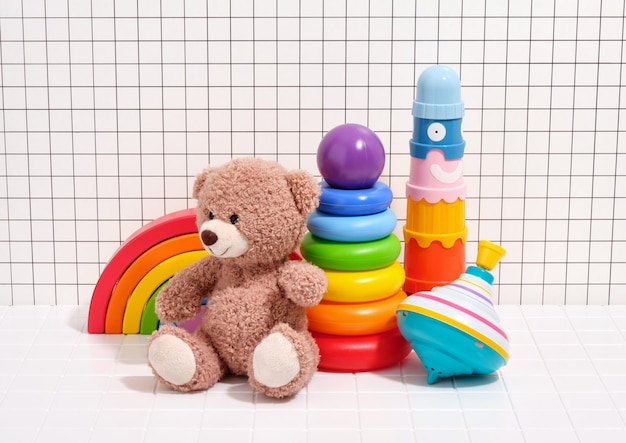 Brillante composizione di giocattoli per bambini piacevoli Infanzia e vacanze estive