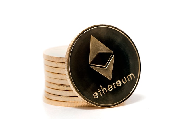 Brillante monete ethereum dorate