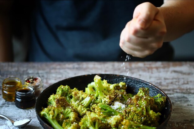 Broccoli al forno con salsa agrodolce Cibo sano