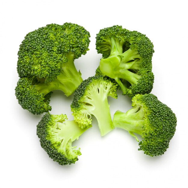 Broccoli isolati su bianco