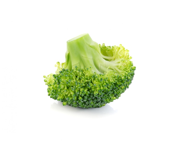 Broccoli isolati su un bianco